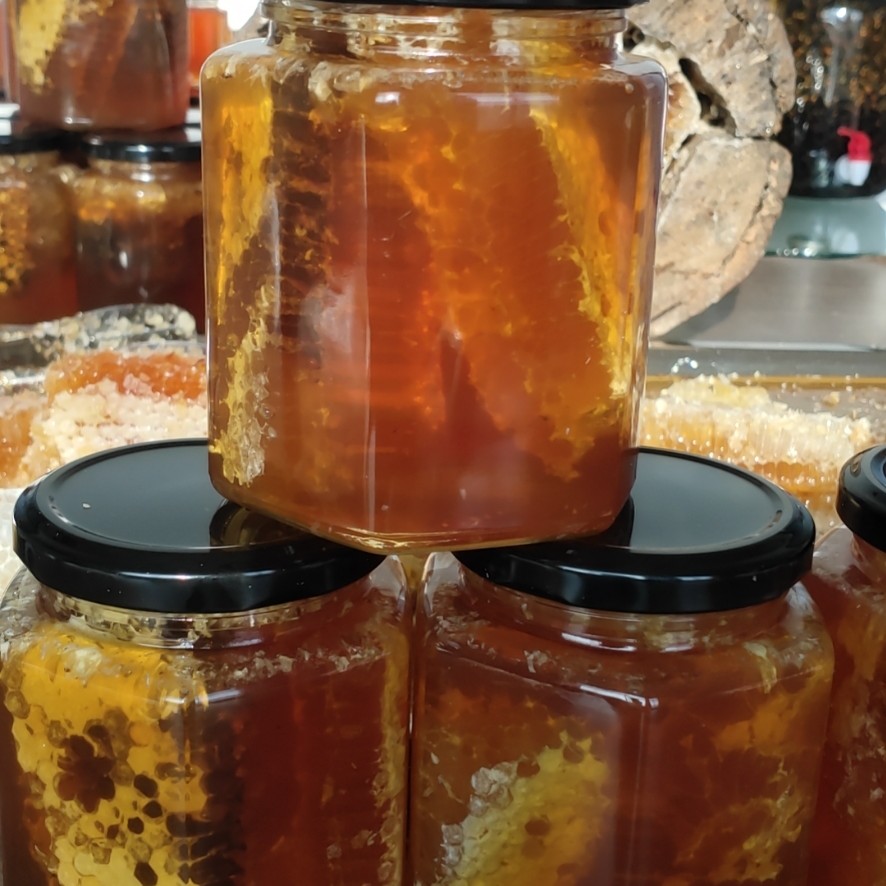 野山蜂土巢蜜，能嚼着吃的蜂蜜