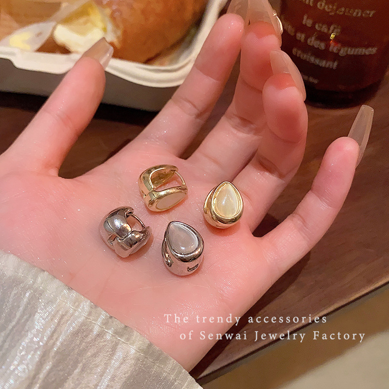 黄铜陶瓷耳饰 韩系透亮水滴耳扣女百搭小众高级感双面耳环独特秋