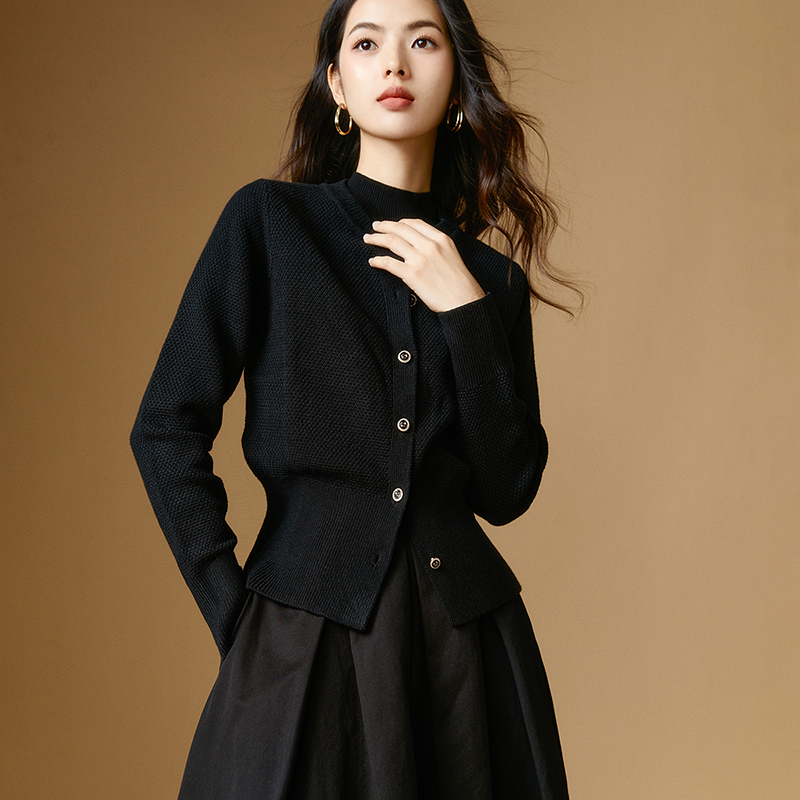 晚白【新品】2025上衣圆领纽扣百搭针织外套女25052557