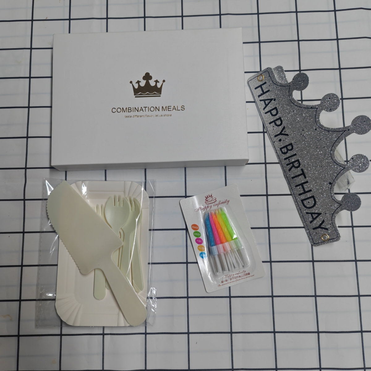 一次性生日蛋糕餐具套装含刀叉餐盘蜡烛帽子适合烘焙场合