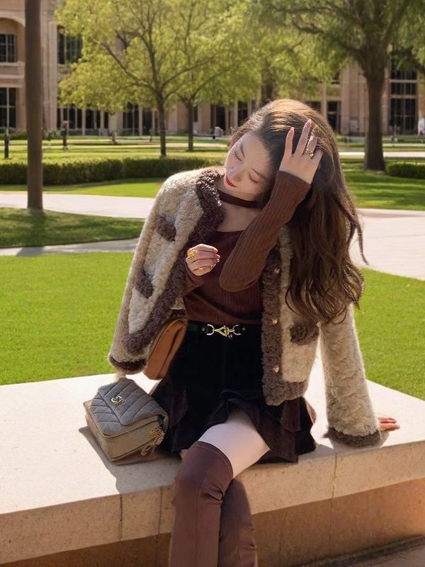 短款圆领保暖女冬季单排扣皮毛一体外套韩版复古针织秋冬毛绒加厚