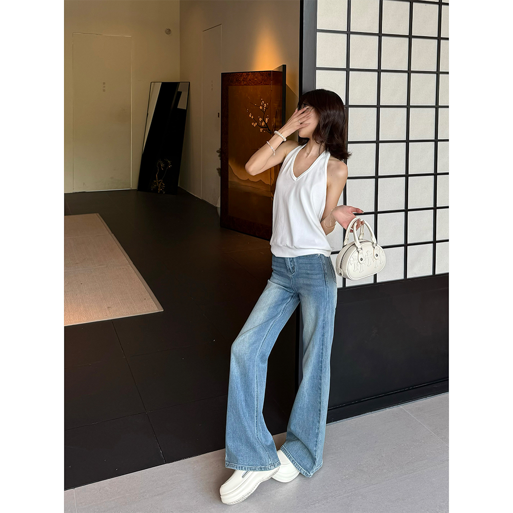 王家有鱼夏季浅蓝不贴腿微喇牛仔裤女2025新款刺绣显瘦喇叭裤