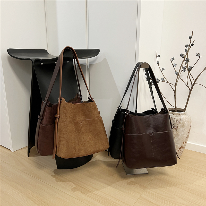 时尚绒面磨砂小水桶包女包秋冬复古柔软质感单肩包斜挎包