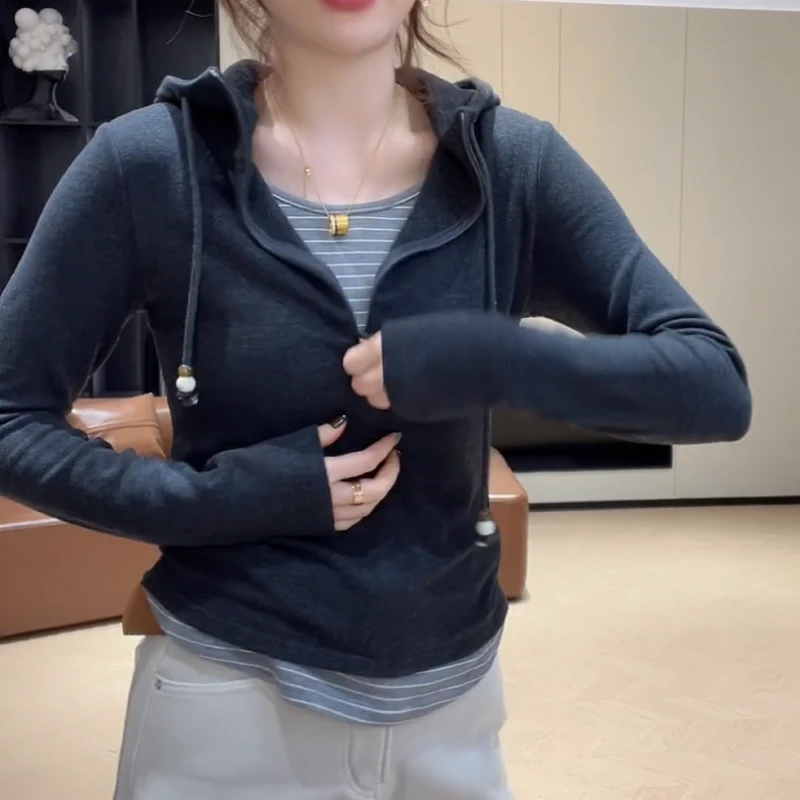 美式连帽长袖t恤女秋季新款洋气时髦百搭冷淡系独特别致帽衫上衣