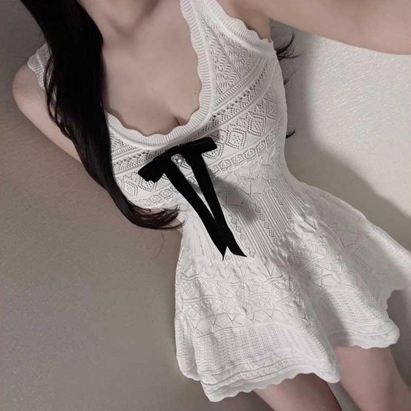 2025韩国时尚常规夏季日韩设计感修身连衣裙显瘦女装褶皱蝴蝶镂空