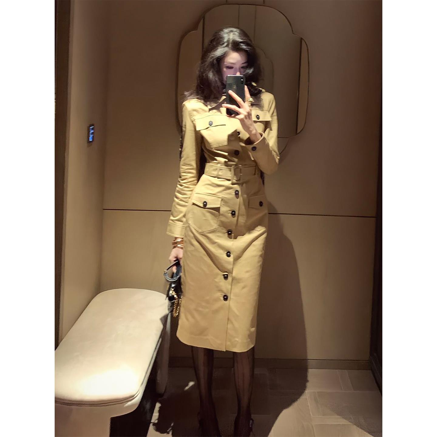 出席重要场合高端气质轻奢高级感气场强大巨好看卡其色连衣裙早秋