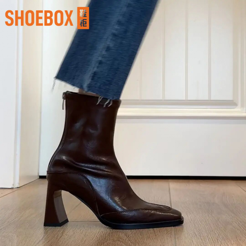 达芙妮旗下爱意满山~6cm马鞍棕方头粗跟弹力瘦瘦靴马丁气质靴子