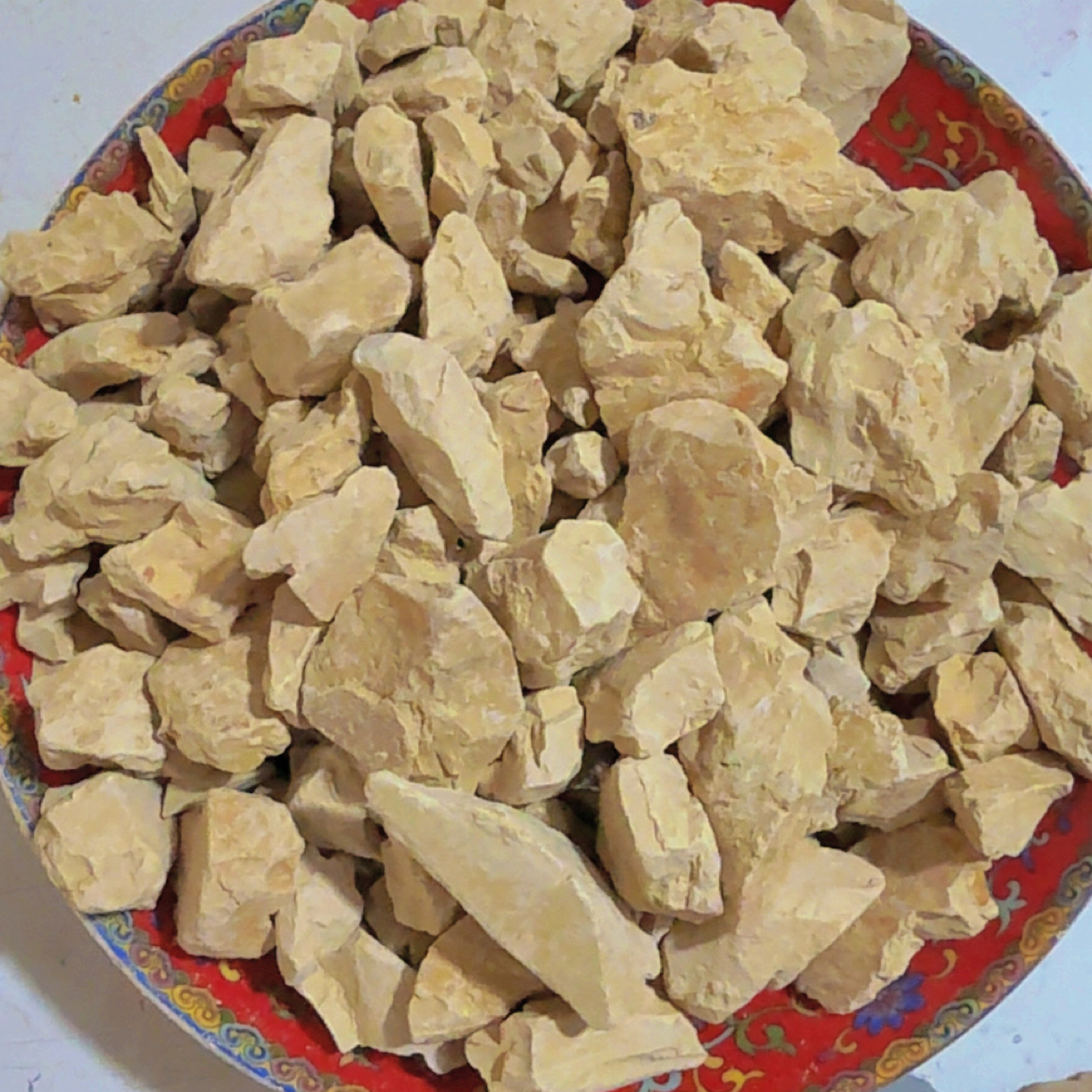 新疆奶酪黄土碎土，油性的，