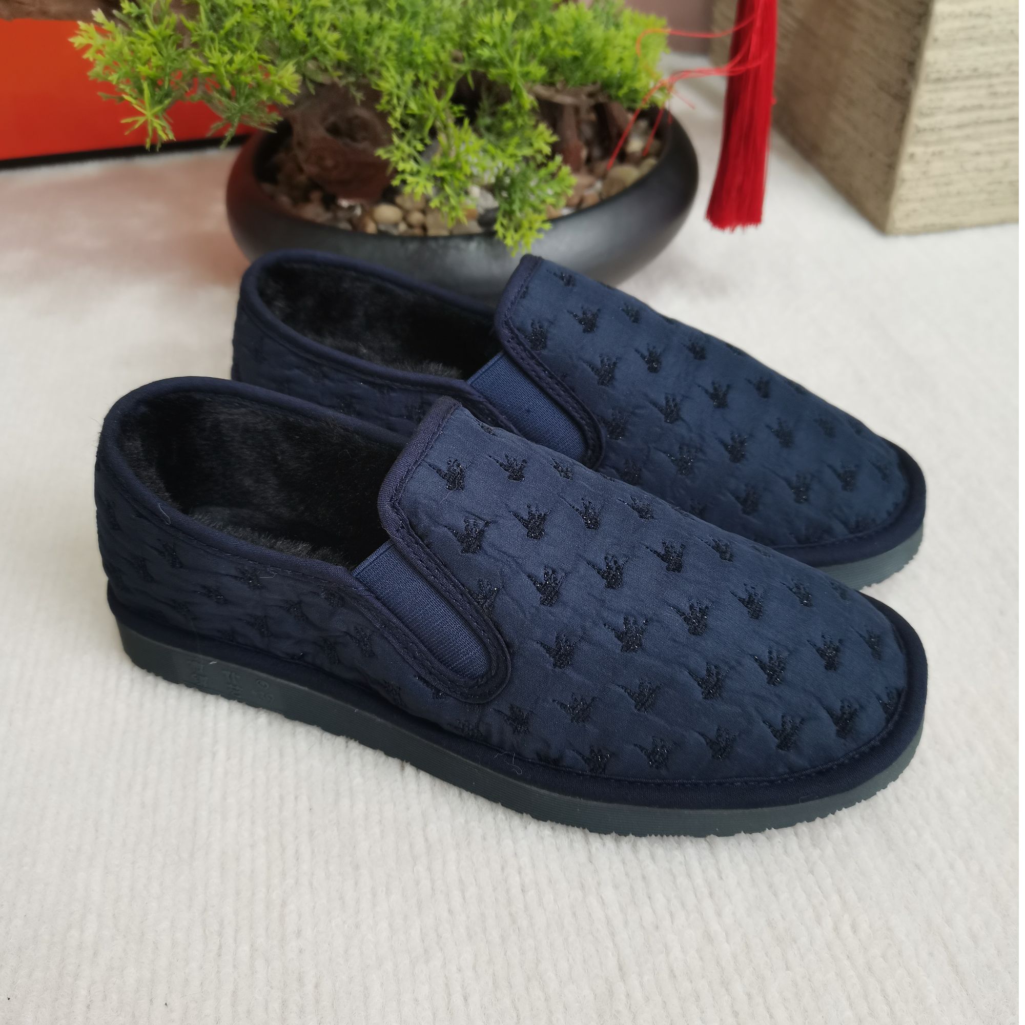 冬款加棉布仆绣艺老北京布鞋手工千层底男女同款冬款烫金刺绣蓝色