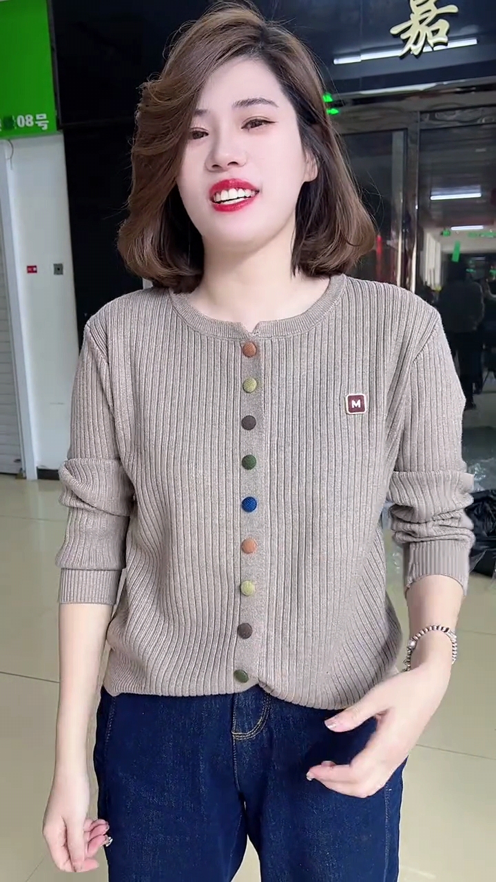 2025年新款彩色扣子开衫春秋M标设计时尚针织毛衣百搭洋气款女装