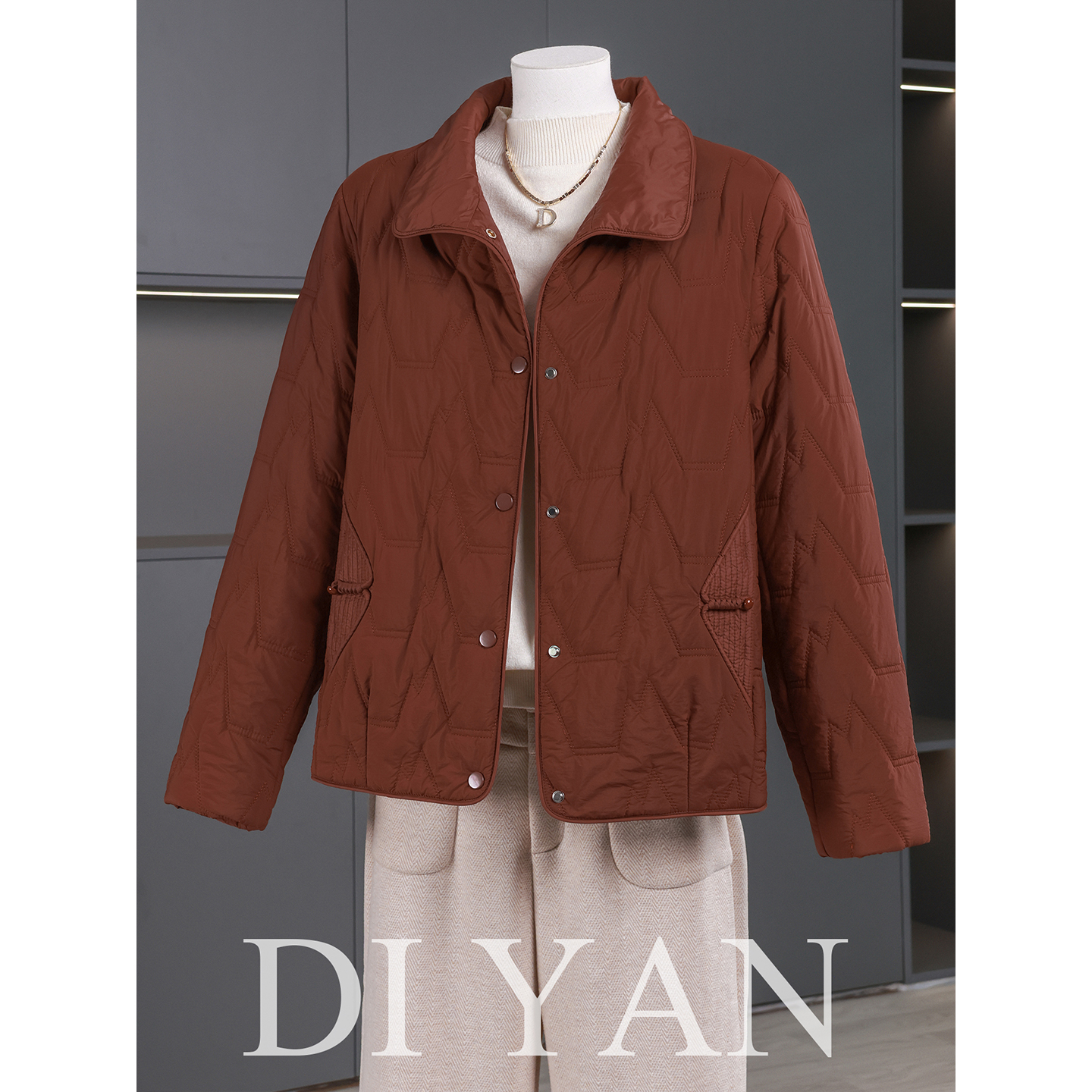 妈妈秋装夹棉外套轻薄短款小棉衣2025新款中老年秋冬洋气羽绒棉服