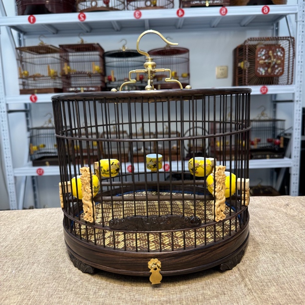 红木鸟笼圆笼直径29.5门腿雕刻（抽屉款）