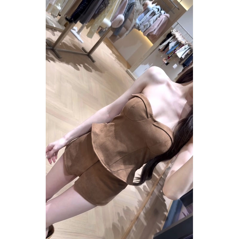 【曲线主义】2026春季新款复古一字肩抹胸上衣女配显瘦高腰短裤套装