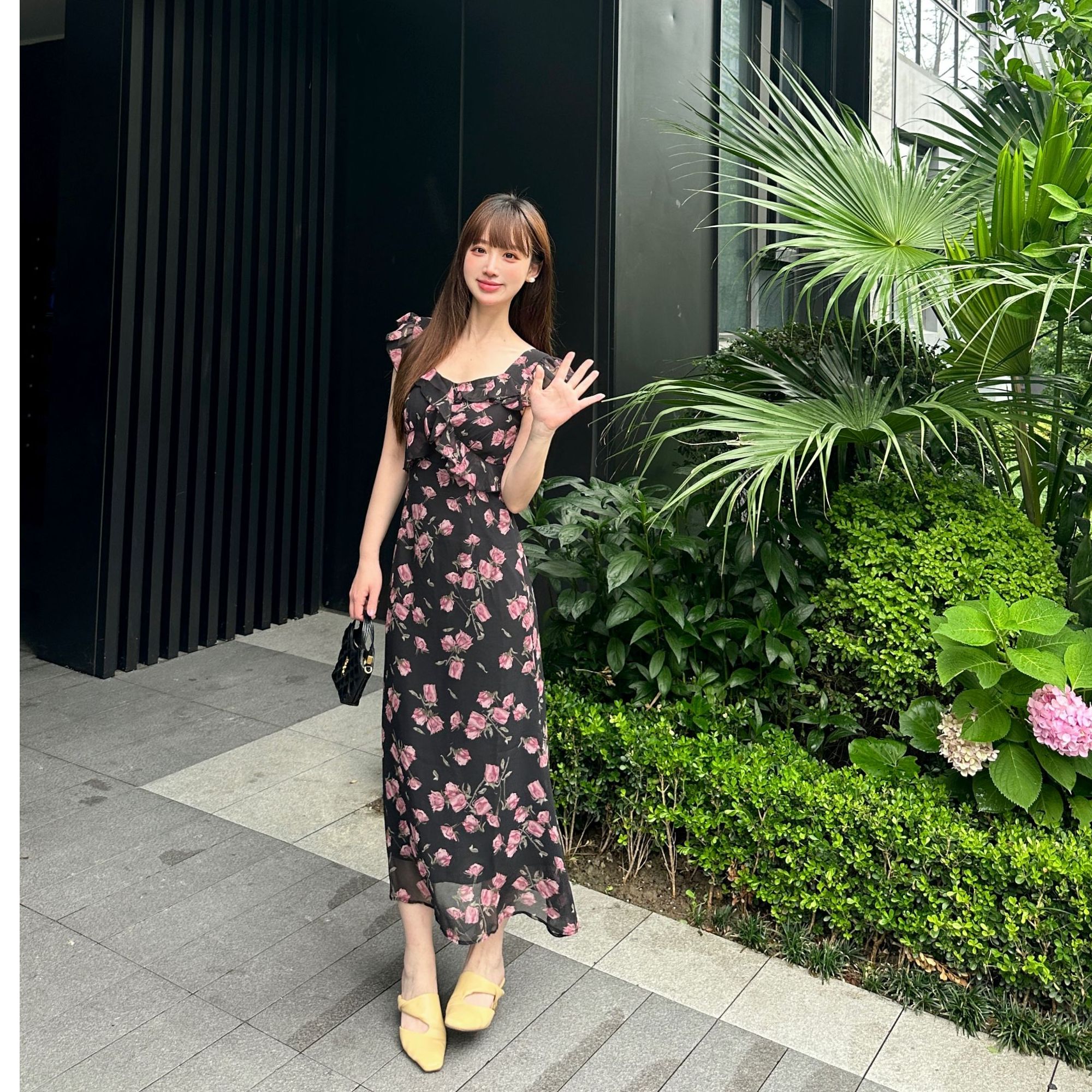 2025夏季新款法式玫瑰碎花连衣裙女v领小飞袖高级感雪纺长款裙子