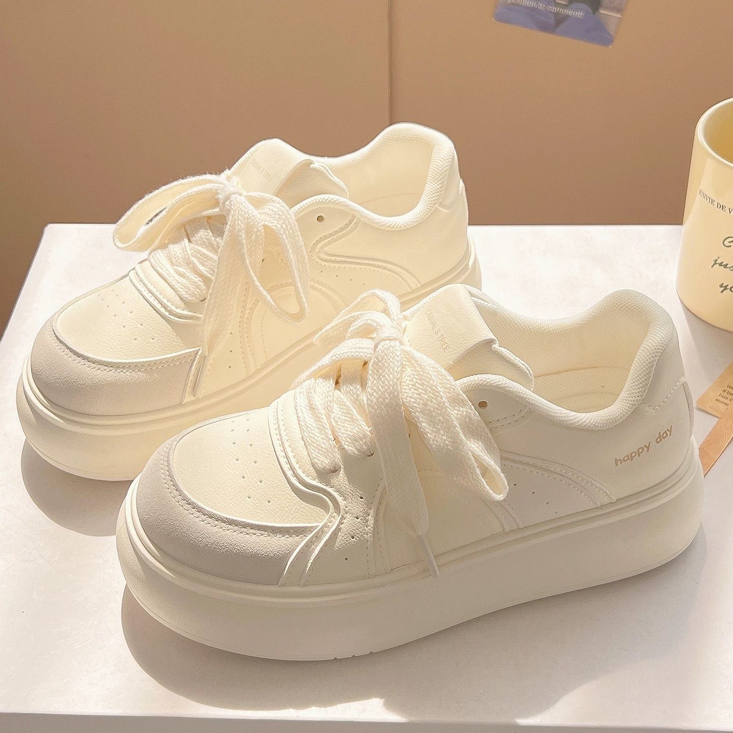 奶白厚底小白鞋女丑萌2025秋季新款chic小众透气板鞋运动面包鞋子