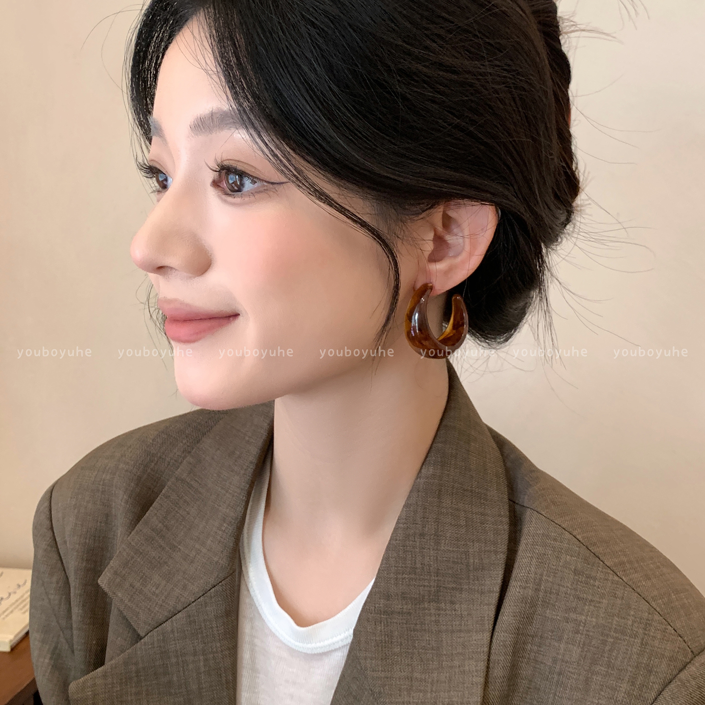 铜合金耳饰 美拉德复古咖色C型耳钉女小众设计感夸张秋冬圈圈耳环