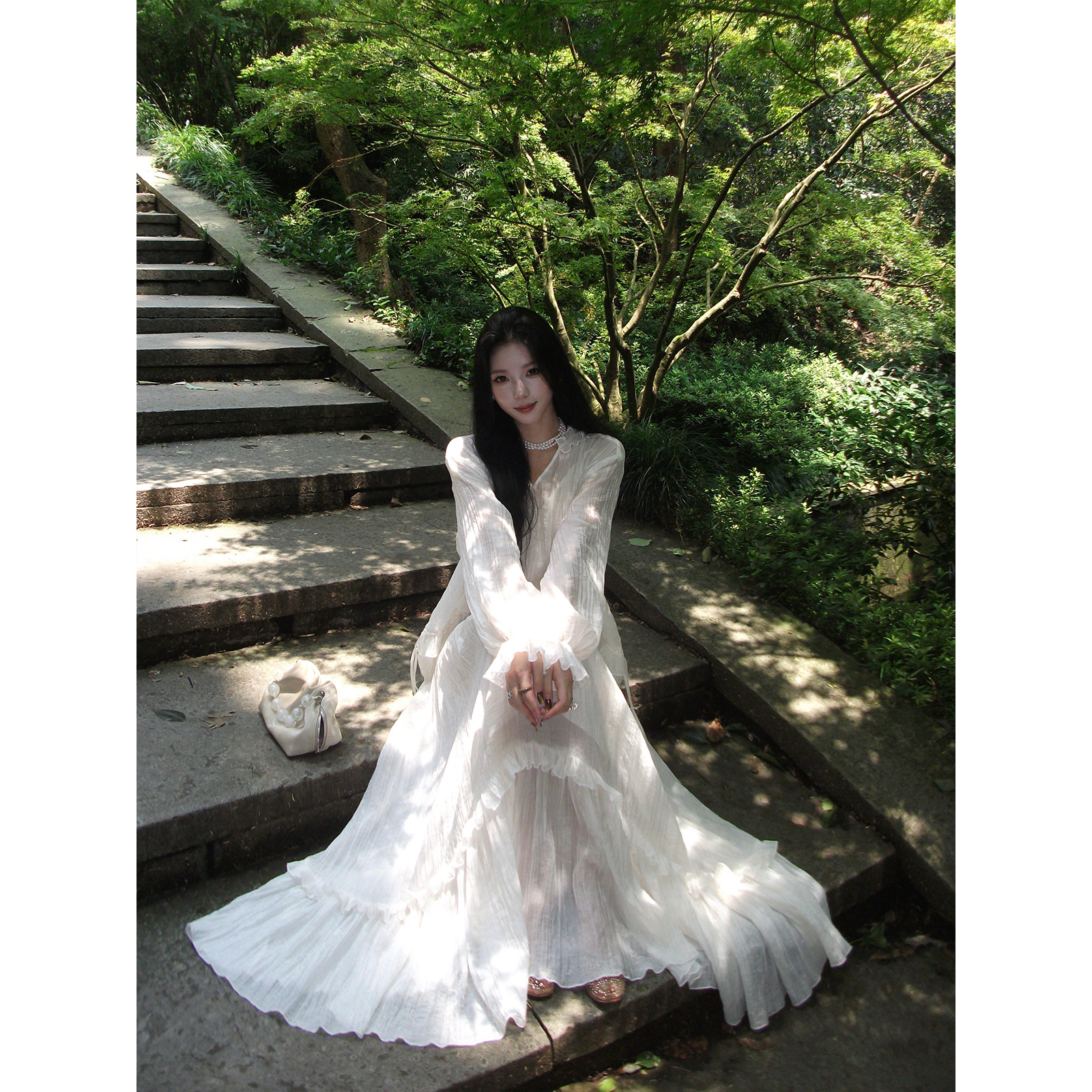 ICELOLLY温柔长袖木耳边大裙摆连衣裙女2025早秋穿搭巨好看长裙子