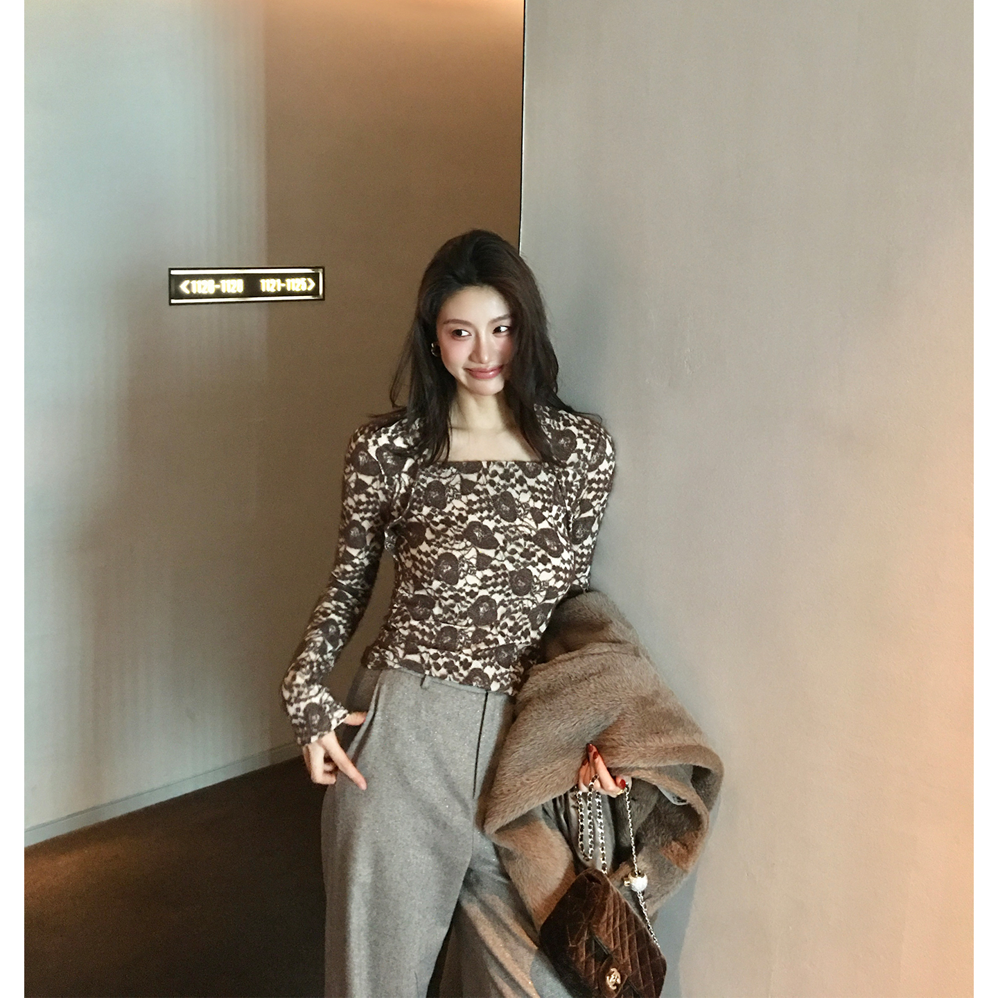 【ALONESAVOR】龍喜儿 轻熟精致玫瑰蕾丝小衫假两件修身J957