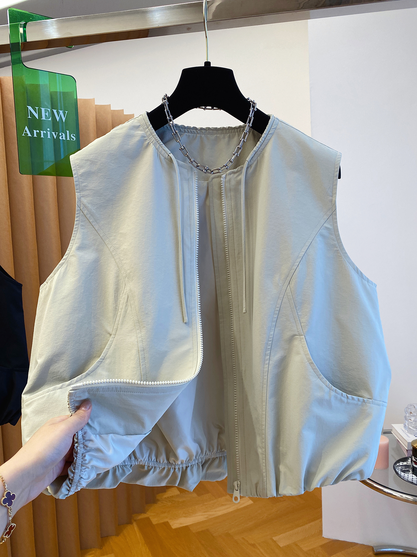 1032时尚马甲女时髦洋气秋季新款宽松休闲无袖坎肩马夹外套百搭