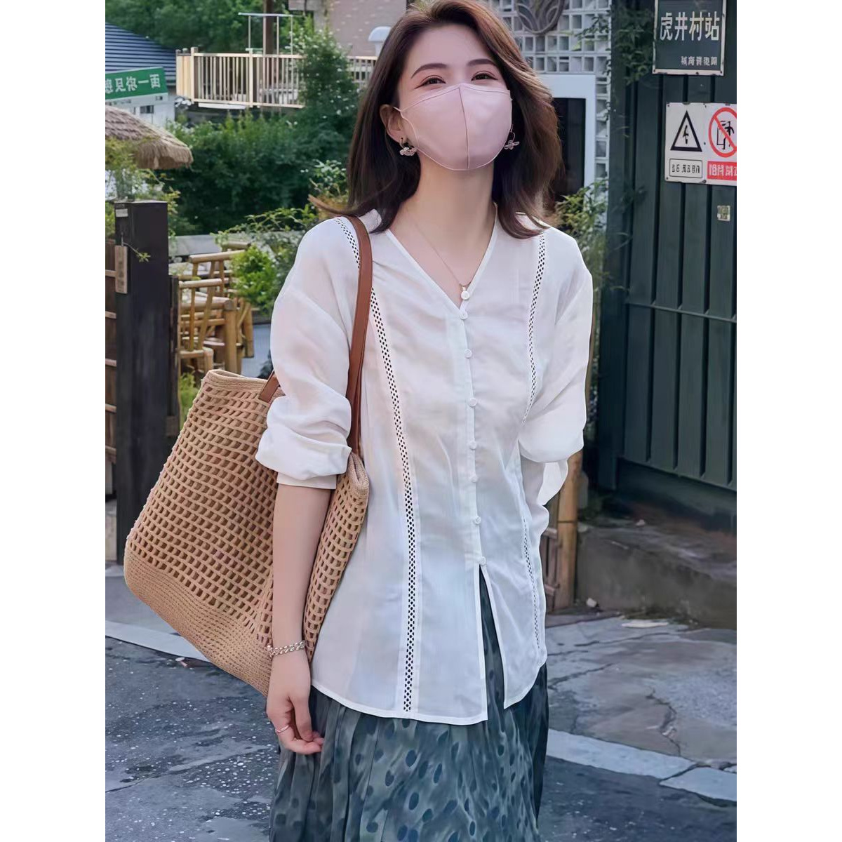 自留款无D推荐~镂空白色衬衫薄款轻奢高级夏季设计感V领上衣