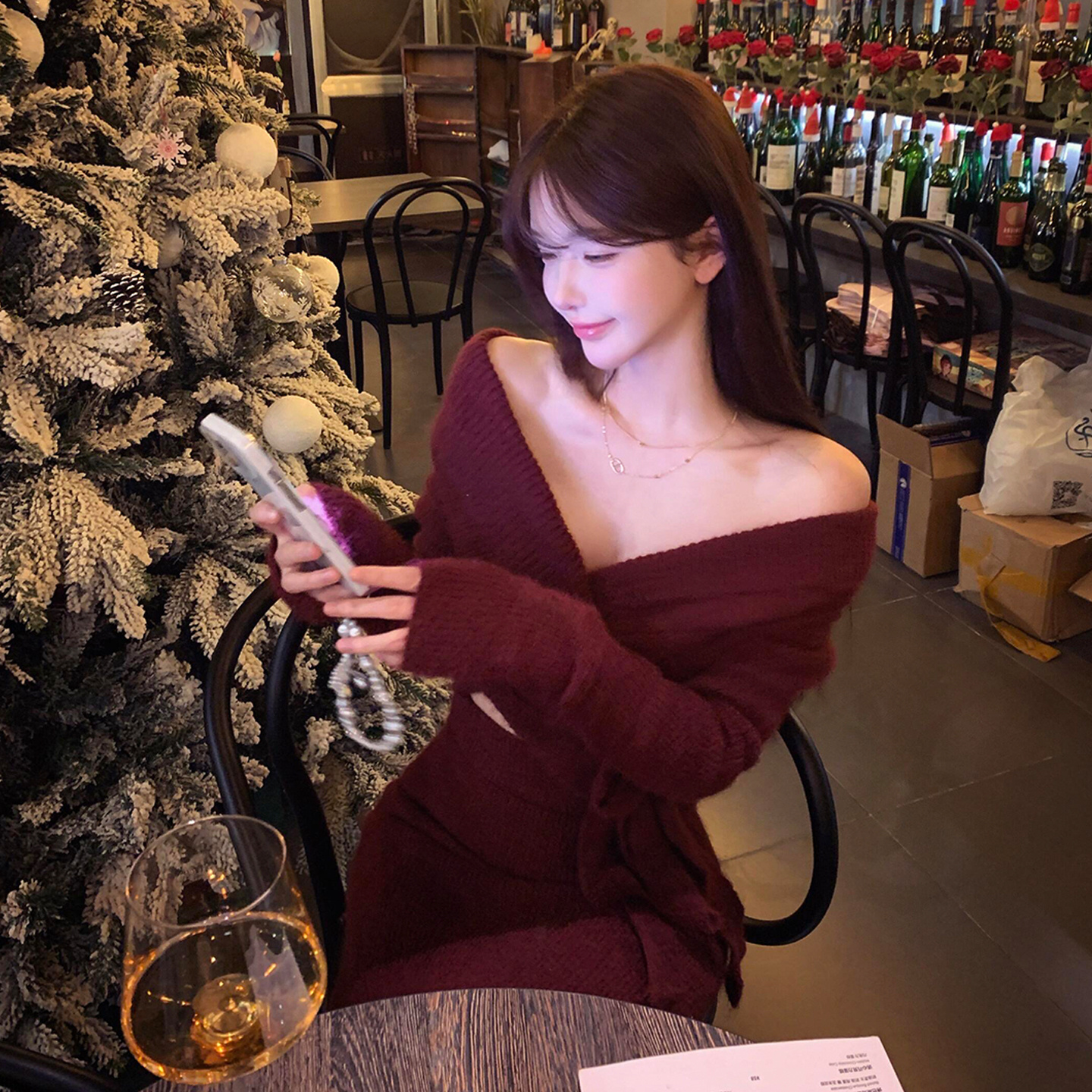 时尚款红色V领针织连衣裙女秋冬新款圣诞新年穿搭一整套小众长裙