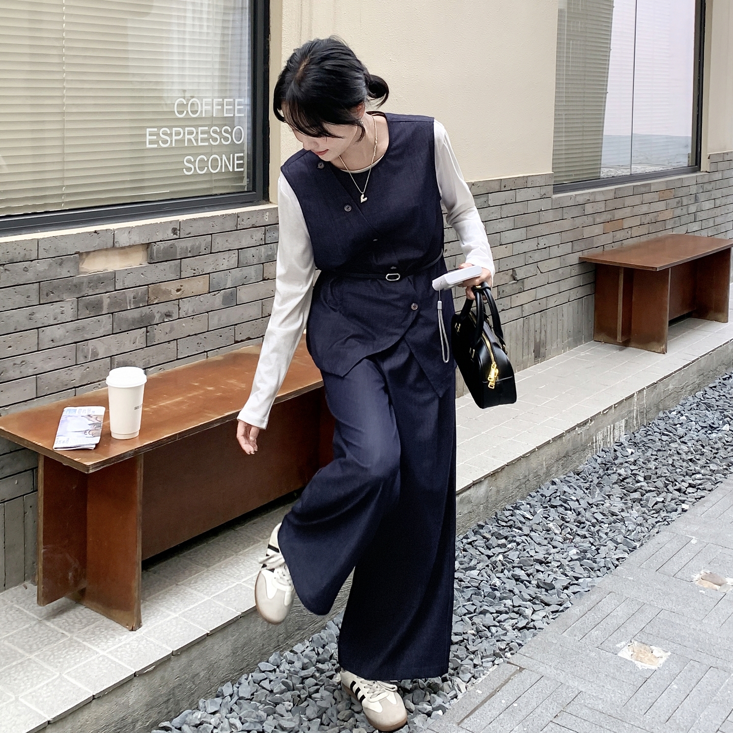 简约慵懒风高级感显瘦套装女秋季新款时髦内搭马甲休闲裤三件套