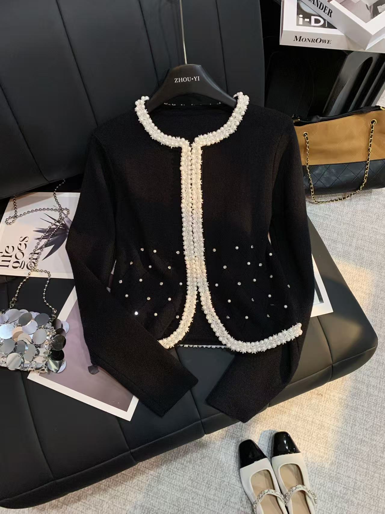 ZHOUYI/周一 2025冬季厚款黑色奢华亮钻珍珠外套简约贵气百搭上衣