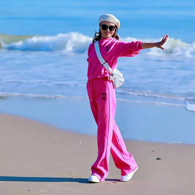 2025年秋季运动服套装约刺绣玫红色圆领套头卫衣直筒裤两件套女