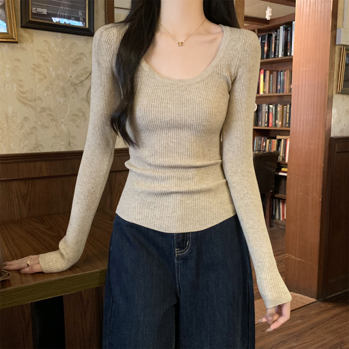 燕麦色U领坑条毛衣针织衫女冬季时髦正肩长袖打底衫修身百搭上衣