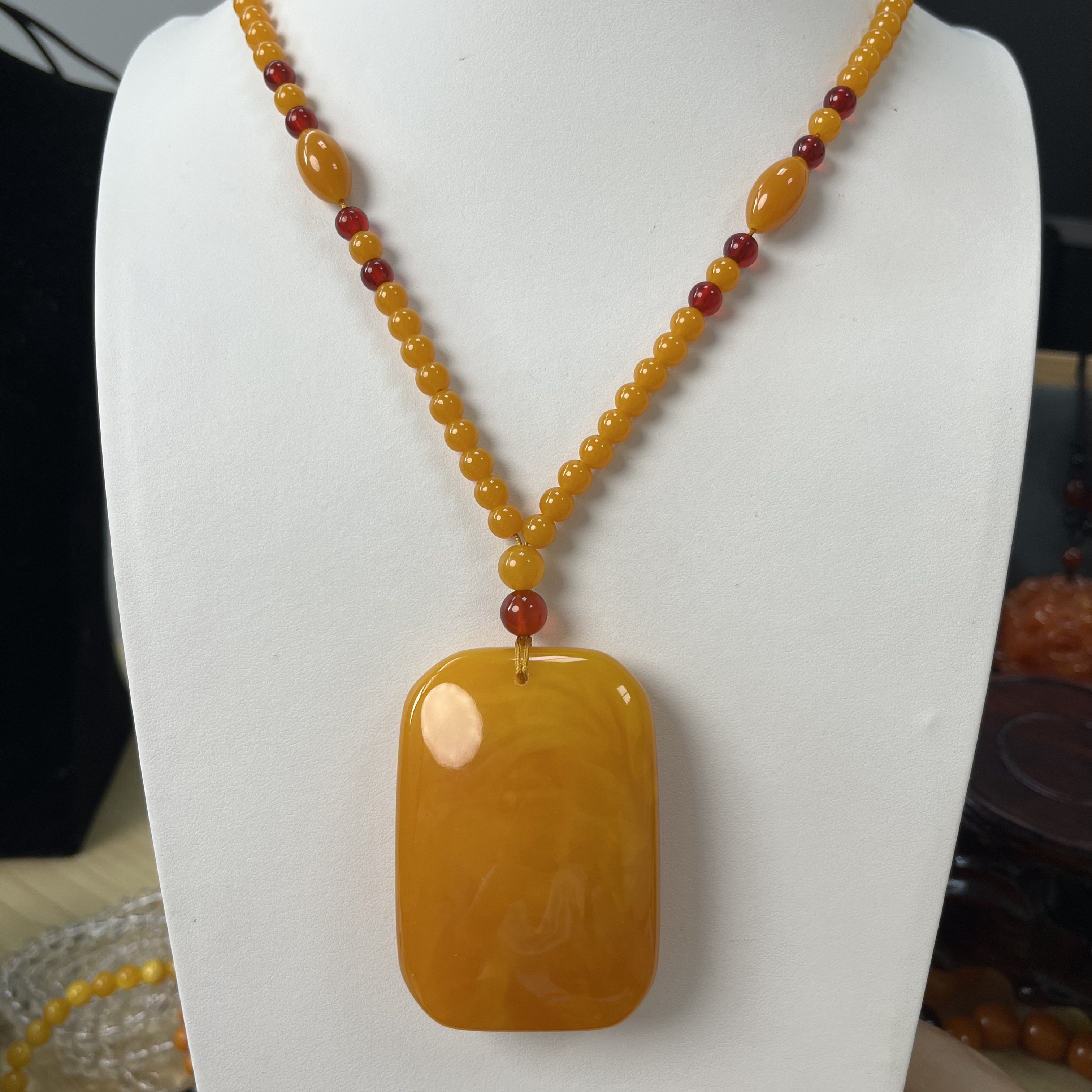 W130  藏族精工打磨大无事牌珠链款毛衣链