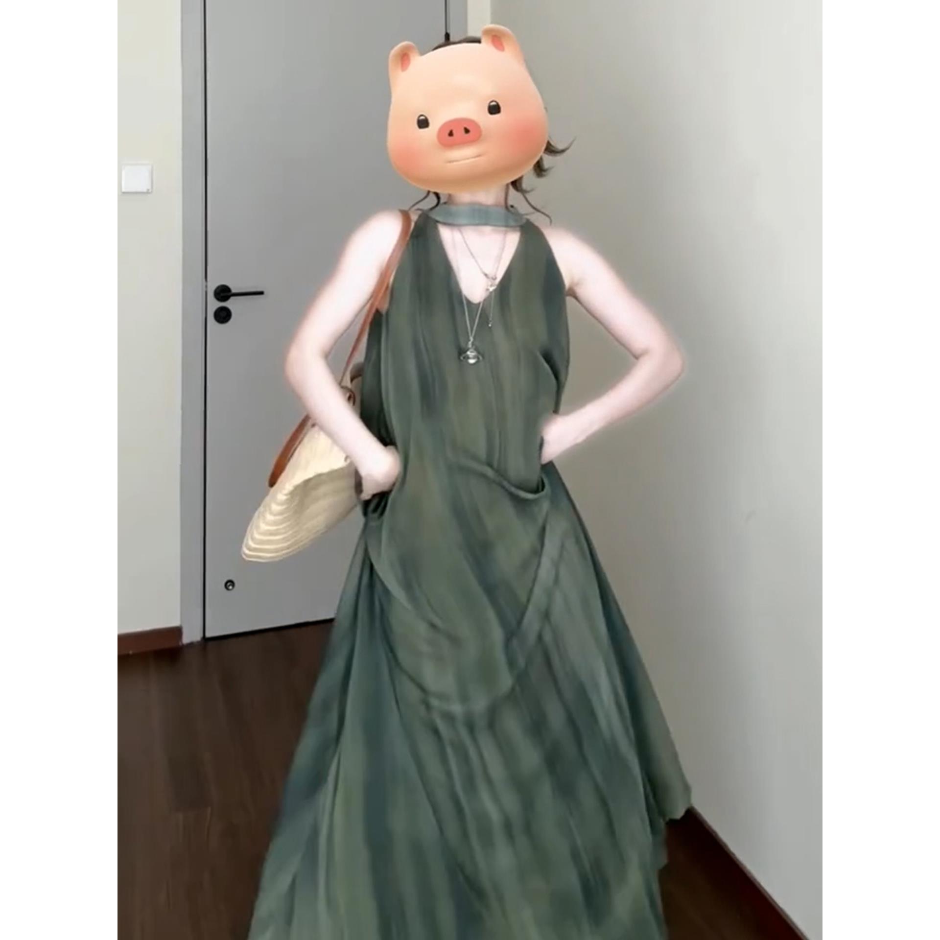 今年流行法式v领挂脖连衣裙女夏季2025新款度假宽松吊带无袖长裙