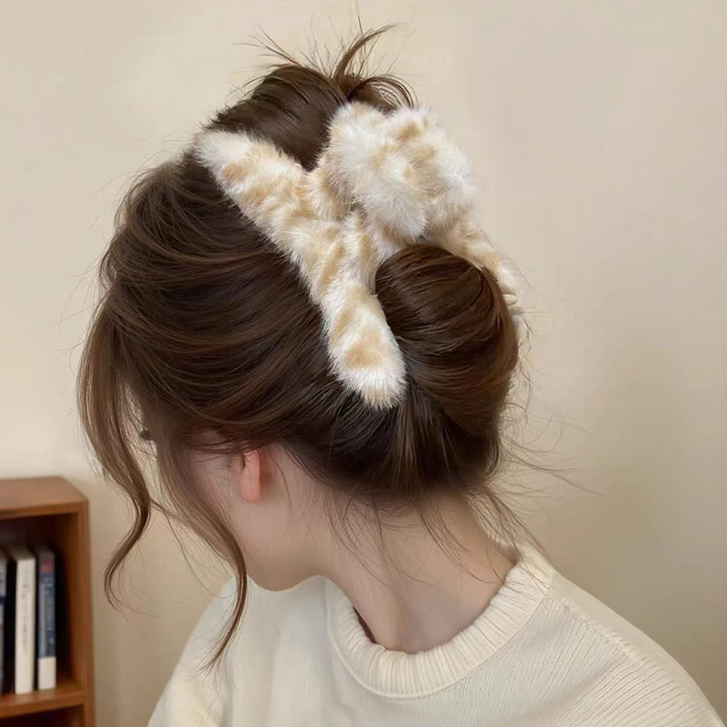 秋冬高级感毛绒豹纹抓夹女大号后脑勺毛茸茸鲨鱼夹盘发发夹子头饰