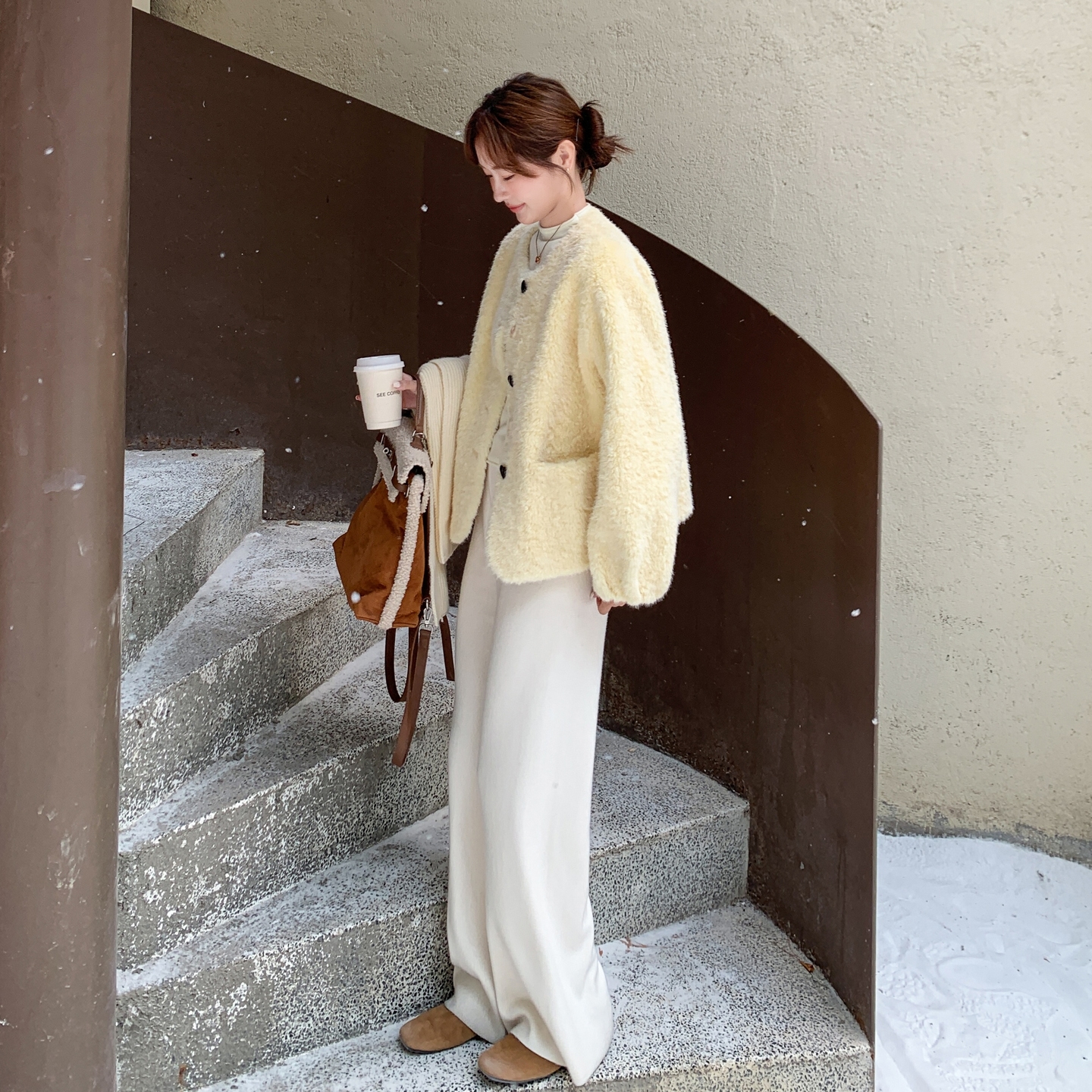 奶黄色羊羔毛短款外套女2025秋冬新款韩系甜美风减龄圆领加厚上衣