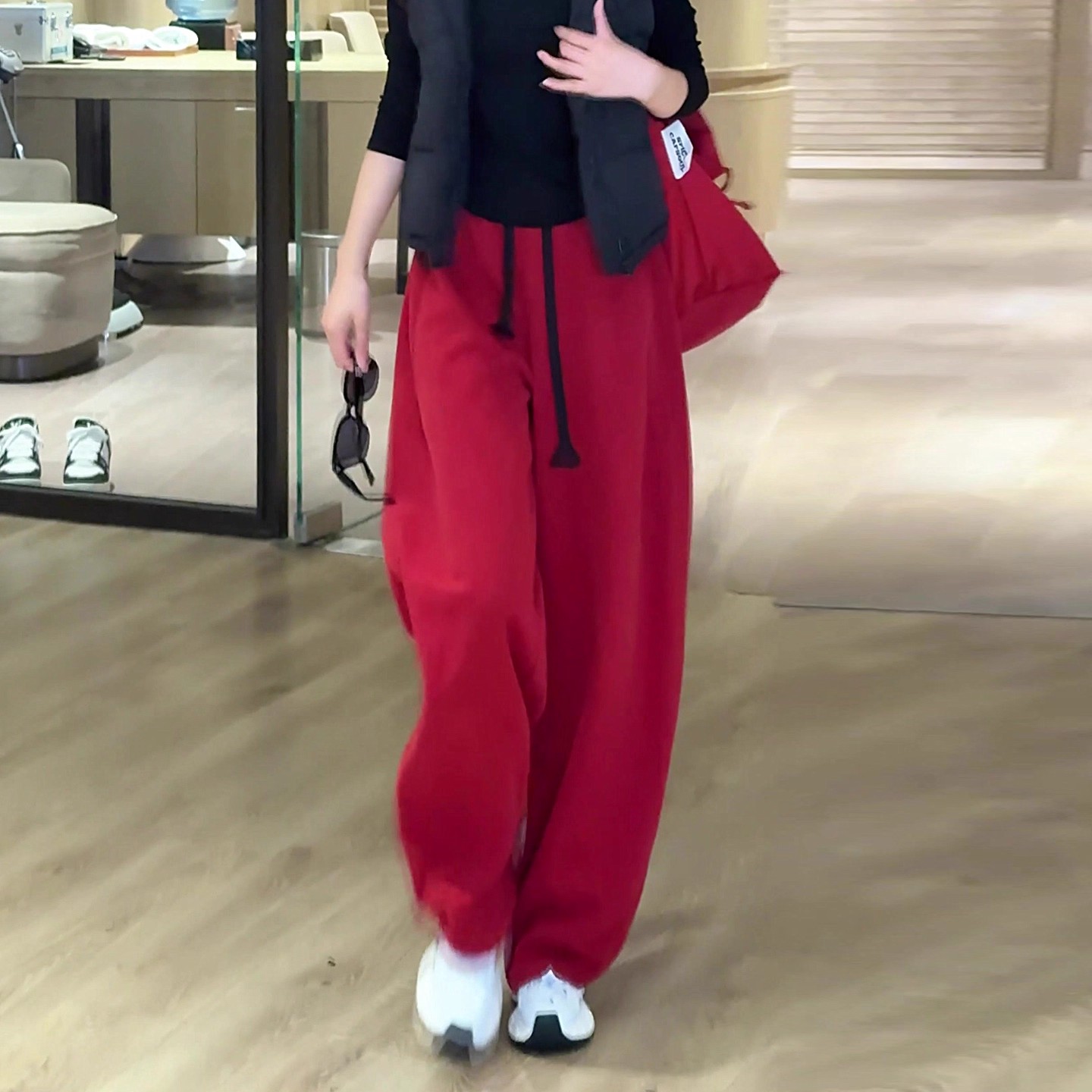 红色运动阔腿裤女秋冬2025年新款抽绳高腰休闲长裤慵懒风直筒卫裤