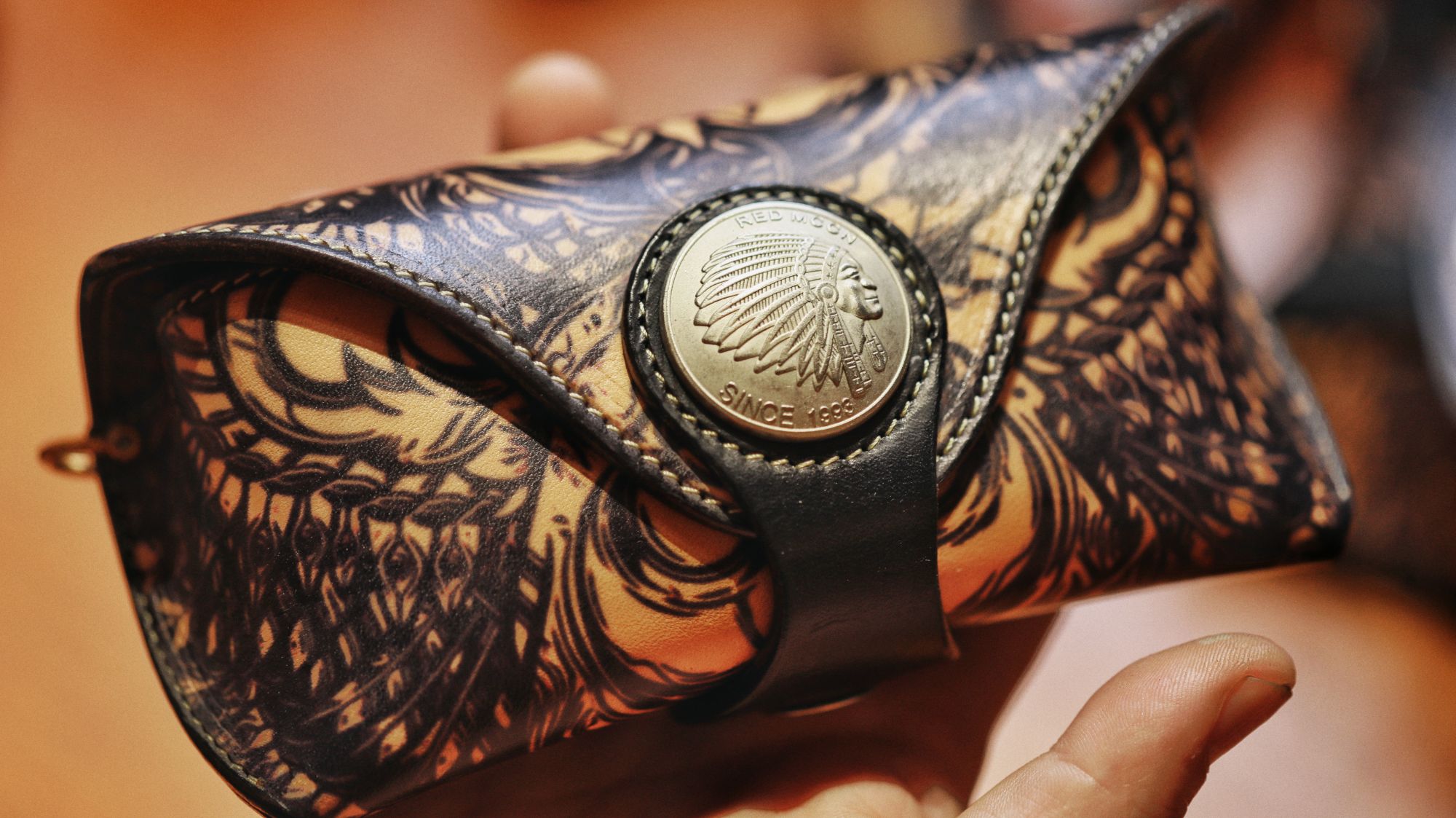 美式复古植鞣牛皮男士便携挂绳抗压太阳眼镜保护盒