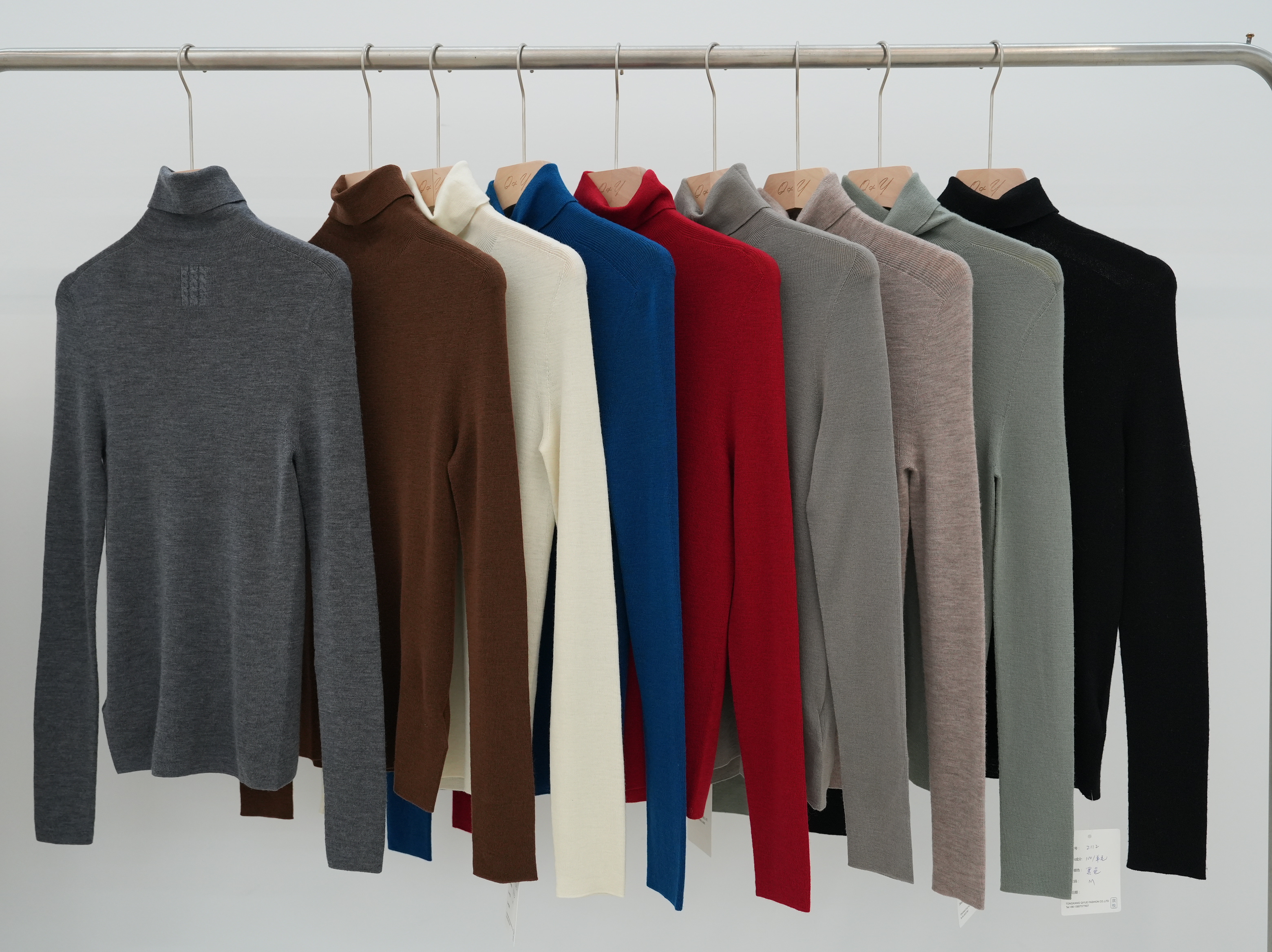 100%绵羊毛 扬子纱 抗起球 修身净版打底堆堆领 X2112