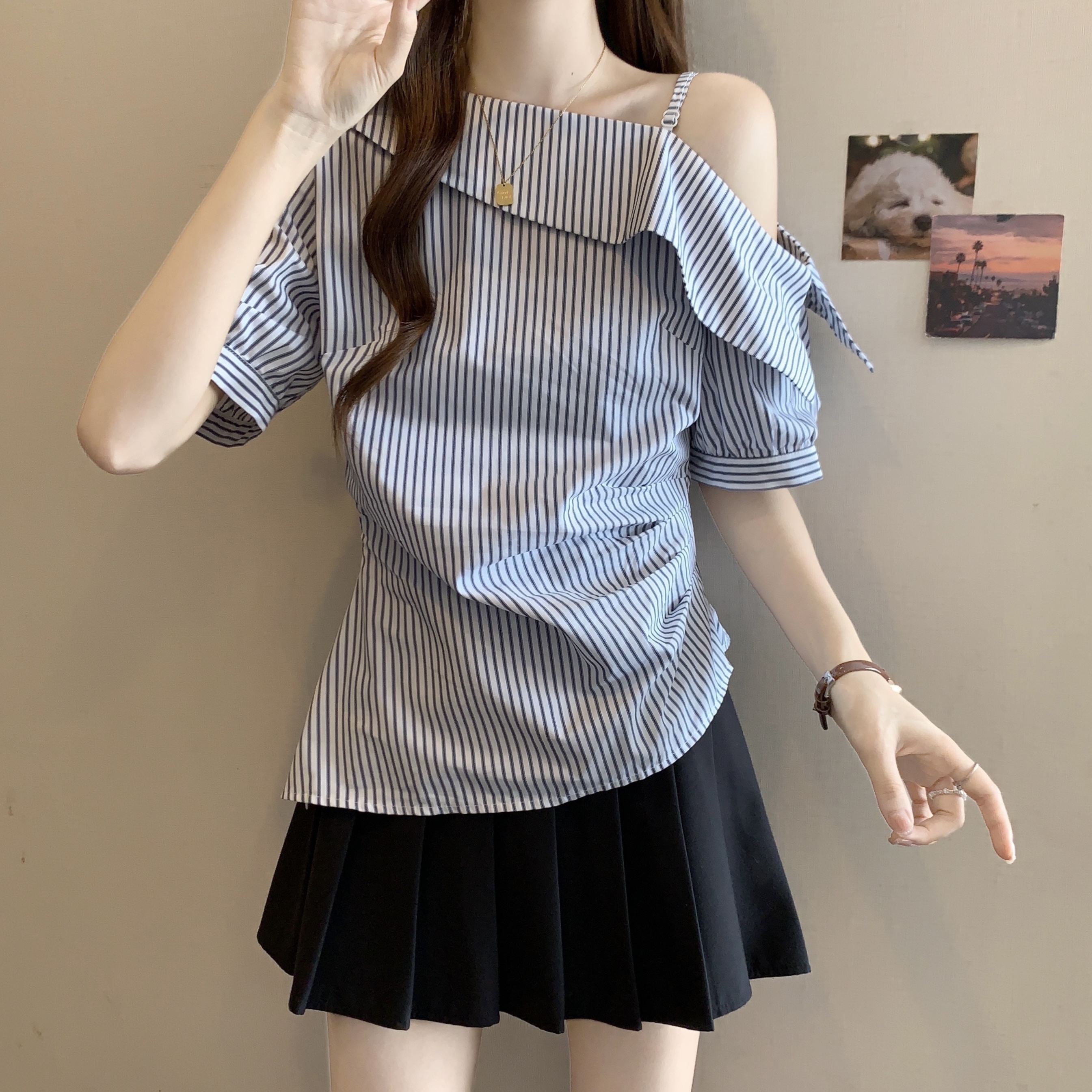 韩系网红穿搭大码条纹斜肩衬衫女夏季新款设计感小众衬衣露肩上衣