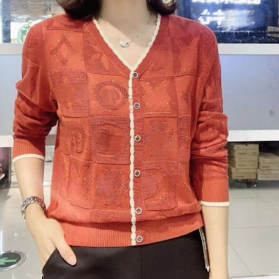 新款时尚气质打底衫减龄宽松遮肚女装