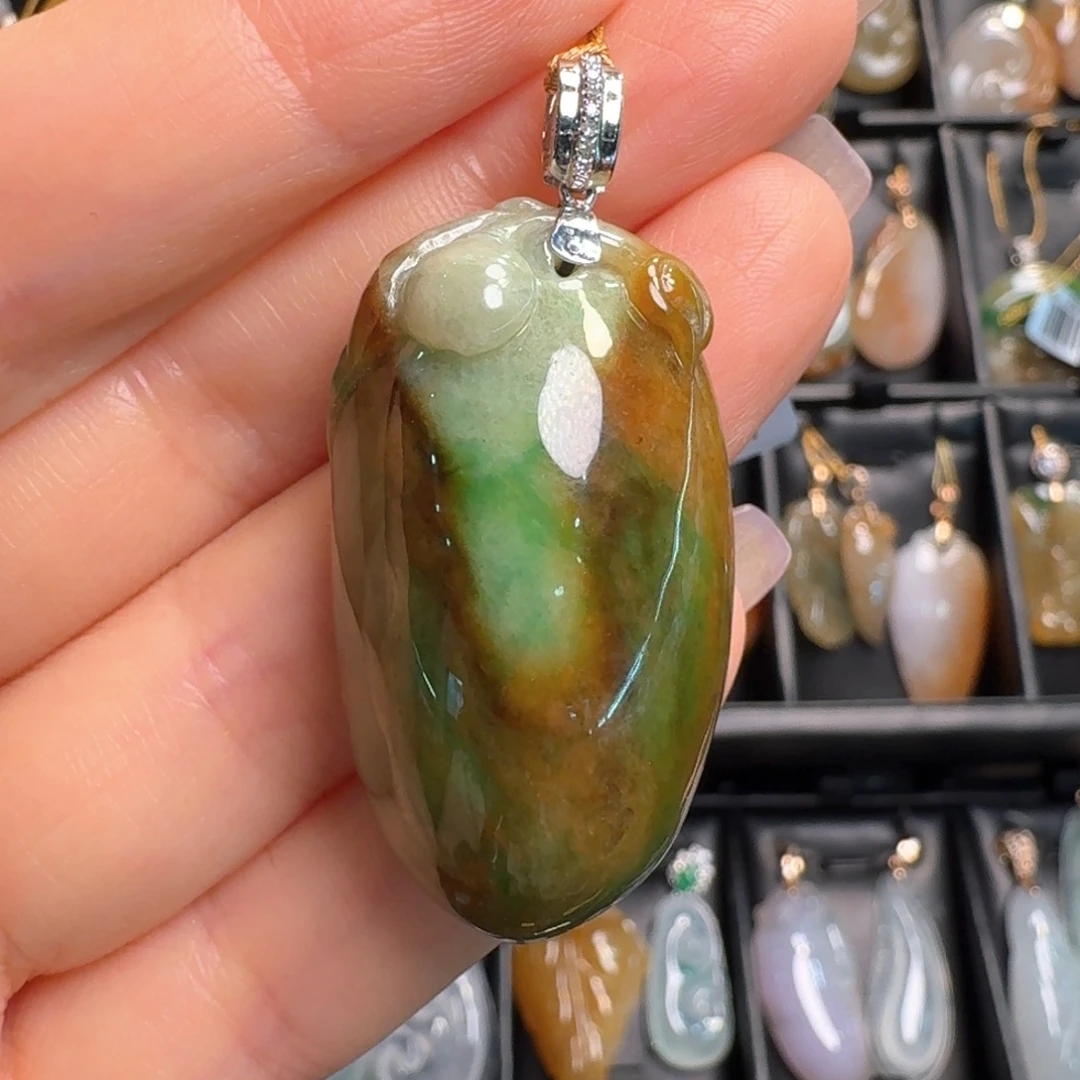 缅甸天然翡翠A货黄加绿福瓜吊坠裸石:40.6*21.9*14.7
