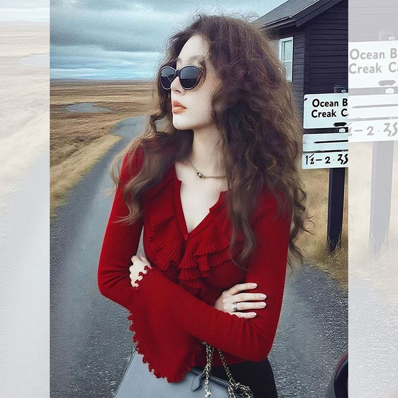 2025法式氛围荷叶边V领修身针织衫韩版设计感百搭喇叭袖收腰毛衣