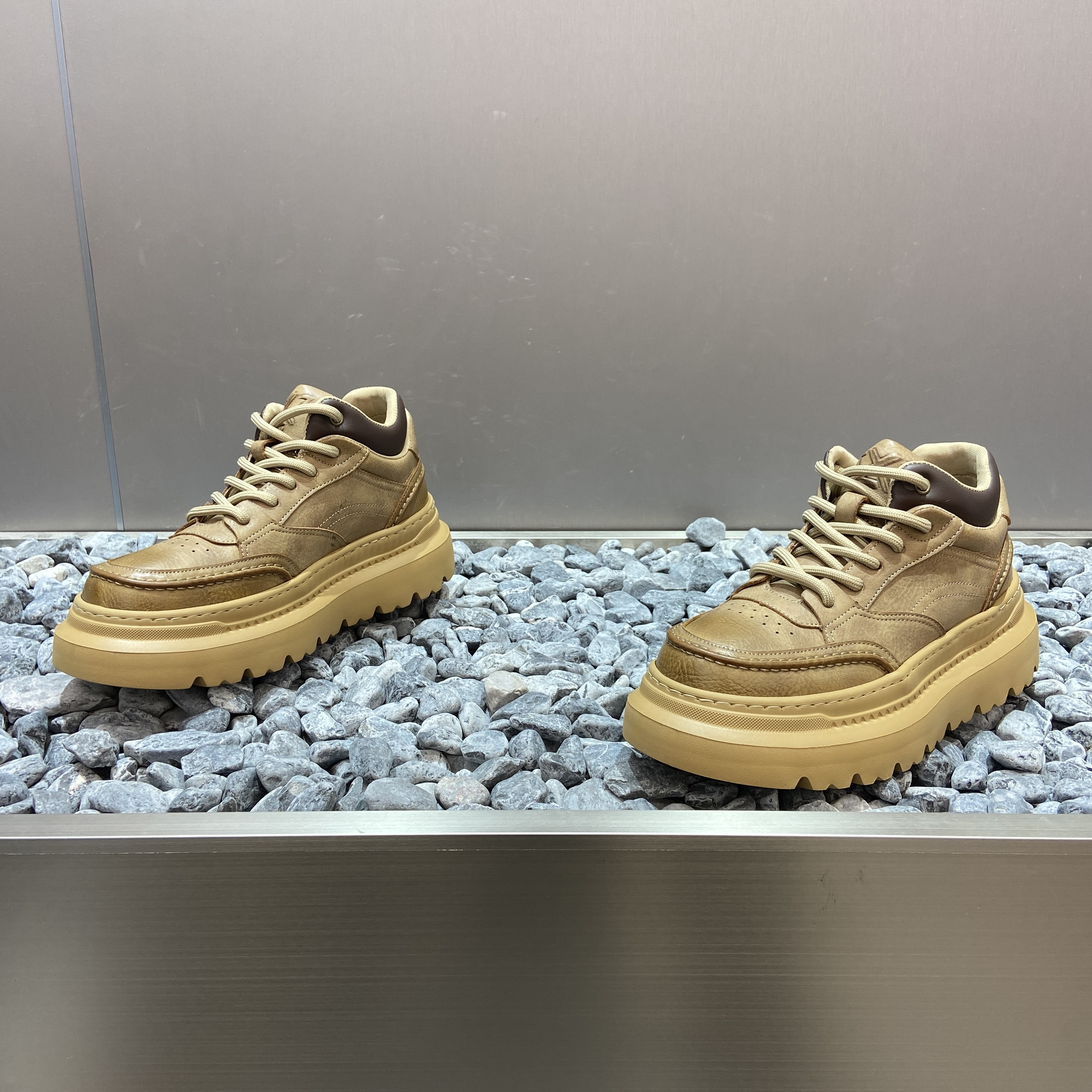 男鞋2025冬季新款皮面厚底加绒保暖板鞋潮流时尚百搭舒适休闲棉鞋