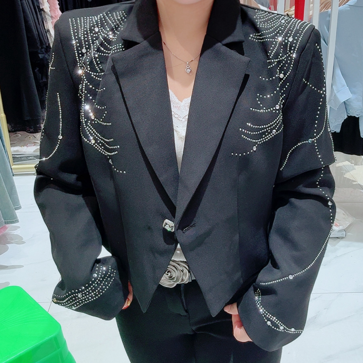 百搭常规款小西装短外套宽松轻职风春季上衣长袖短款