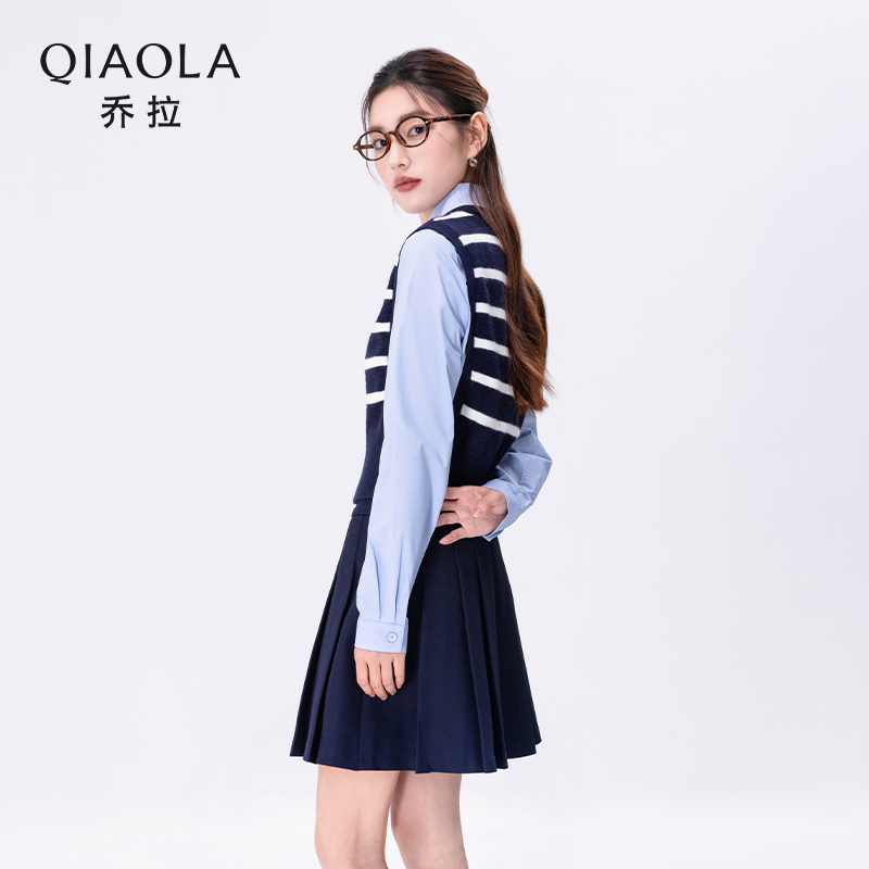 QIAOLA/乔拉【返校日记】秋季北极绒翻领假两件学院风百褶套装