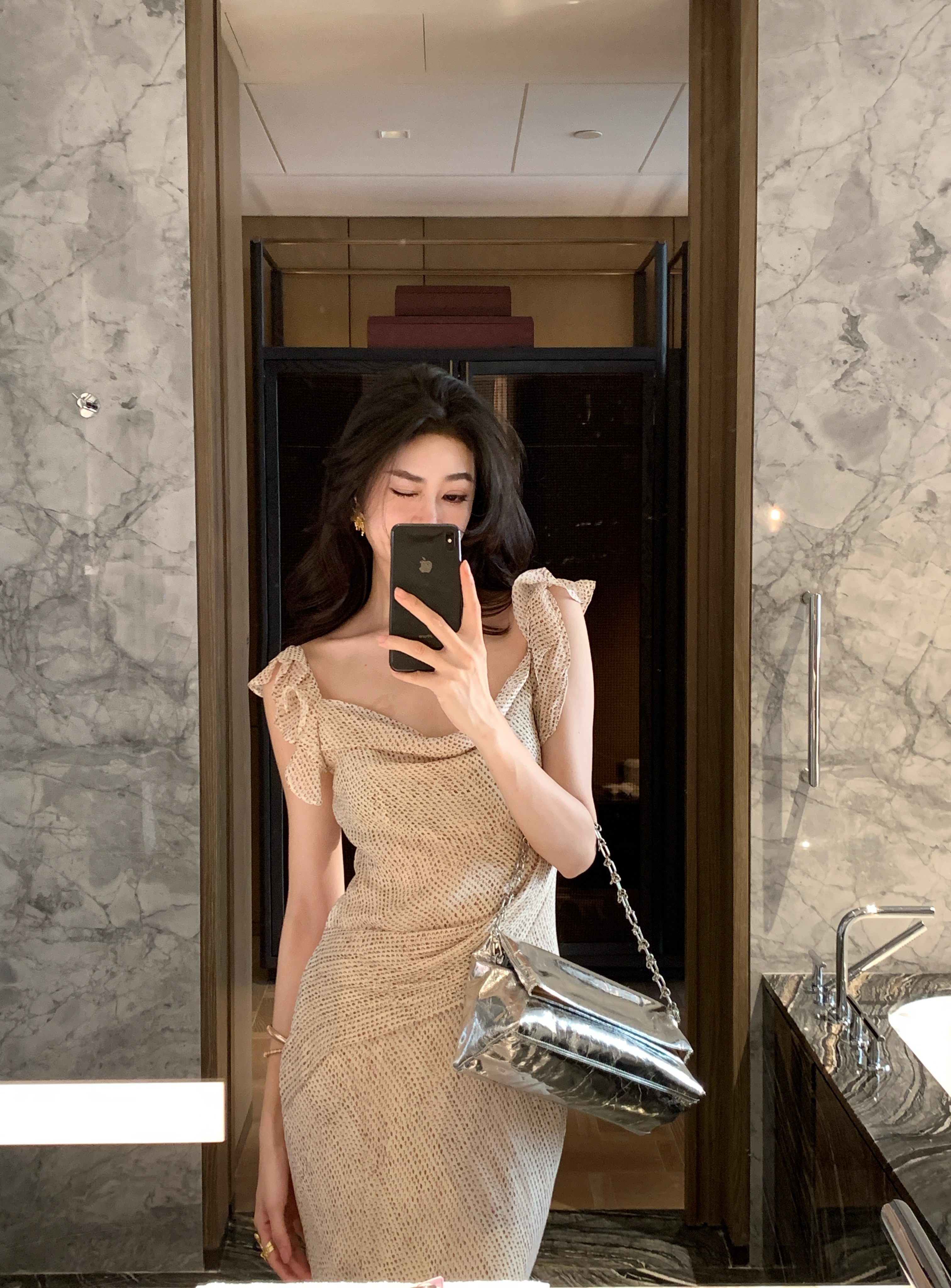 金南一 荡领收腰侧开叉连衣裙