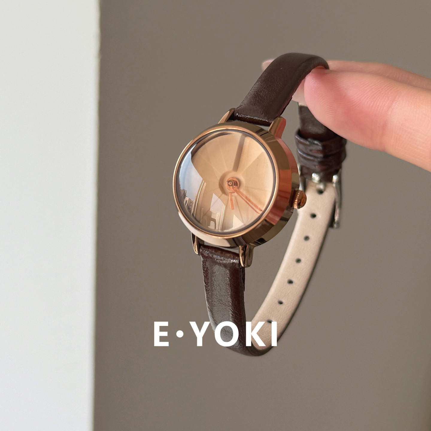 一柚七 2026新款旋转楼梯小圆表女款小众手表女复古高级感皮带306