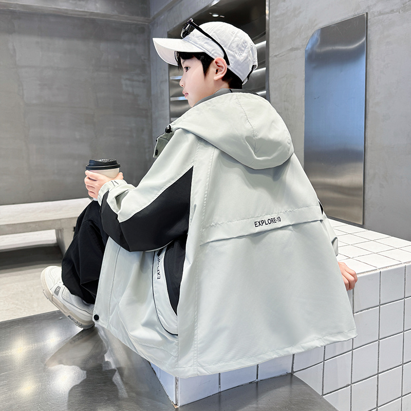 儿童装男童秋装冲锋衣外套2025新款中大童春秋款男孩秋季帅气时髦