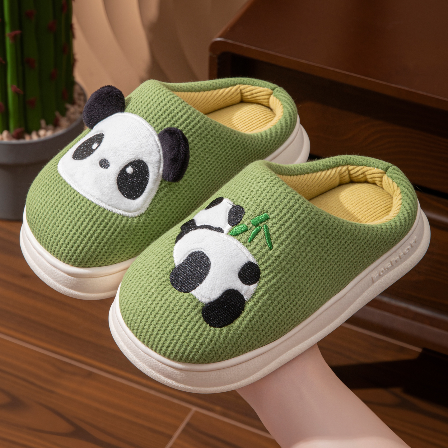 2025款儿童棉拖鞋男童女童秋冬季卡通熊猫宝宝室内防滑厚底中大童