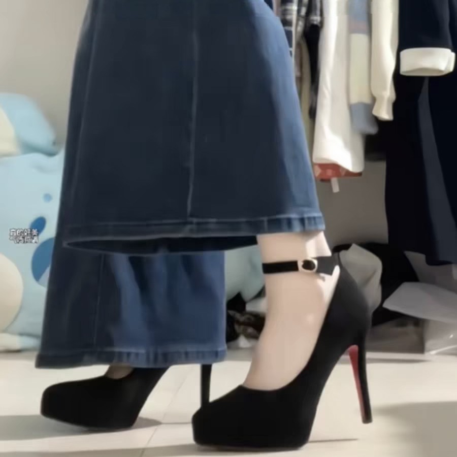 法式不掉跟绒面防水台高跟鞋女日常新款小众设计红底职业单鞋女