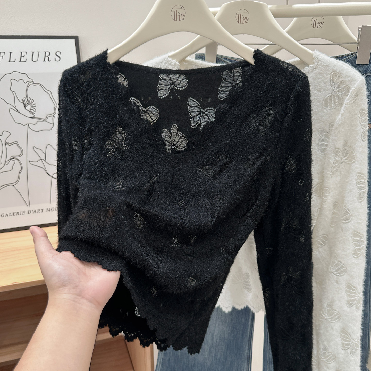 黑色短款长袖V领上衣女小众设计蝴蝶蕾丝打底衫秋冬季新款上衣女