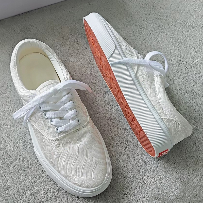 夏季新款休闲时尚潮流轻奢帆布鞋透气学生百搭小香风白色刺绣板鞋